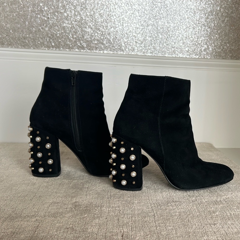 Steve Madden Yevette Black Suede Jeweled with Pearls Ankle Boots, size 9